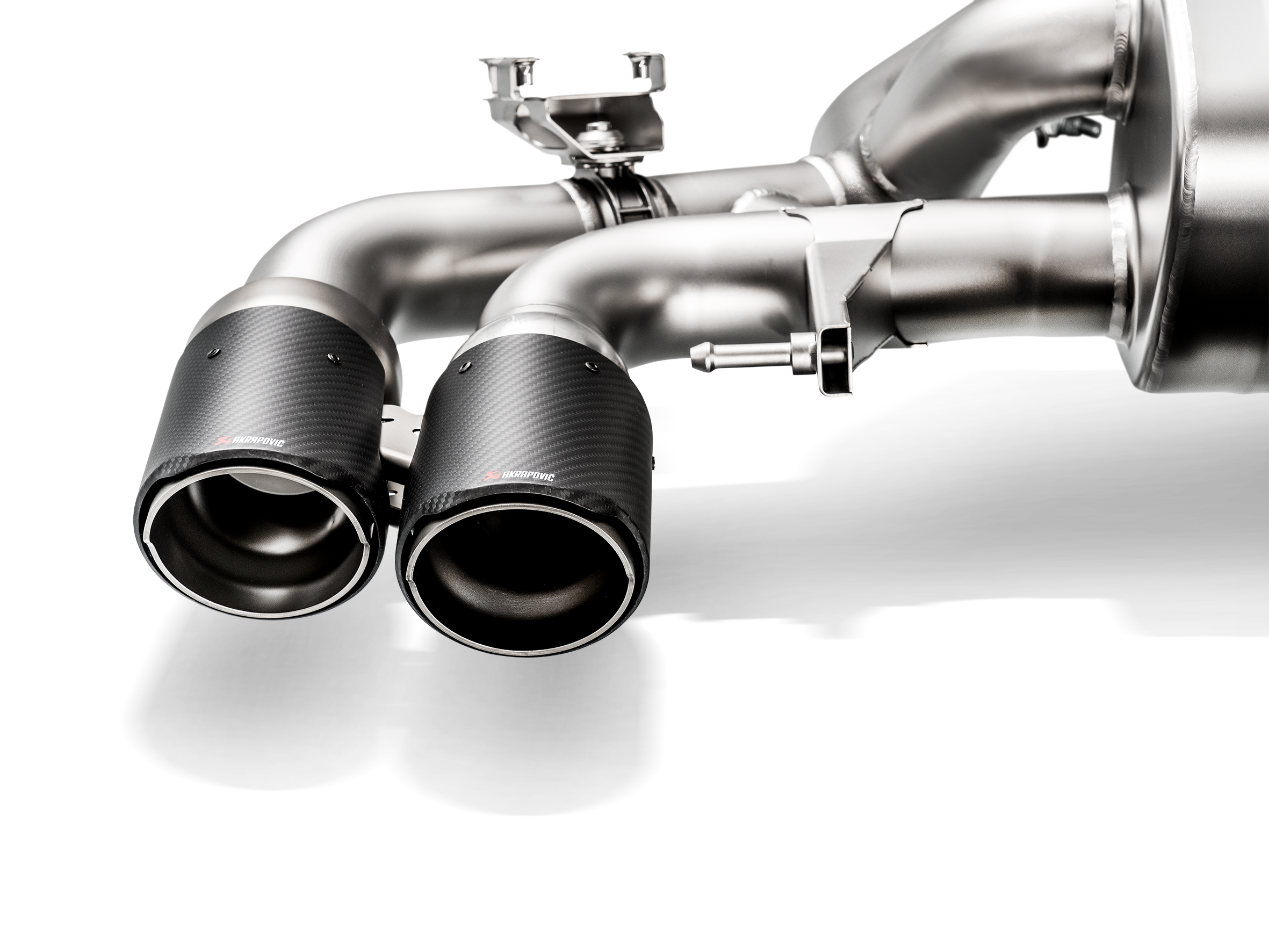 Akrapovic BMW F90 M5 Slip-On Line (Titanium) Exhaust System with Carbon Tailpipes
